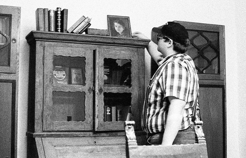 ASCII-Make=Canon
-Model=EOS 300
-ISO=3200
Scanner Make: Epson
Scanner Model: Perfection V600
Film Make: Kodak
Film Type: TMax 3200 P
Developer: Rodinal 1:25
Dev. Time: 8
LensTaggerVer:1.7.6 ufo2-019.jpg